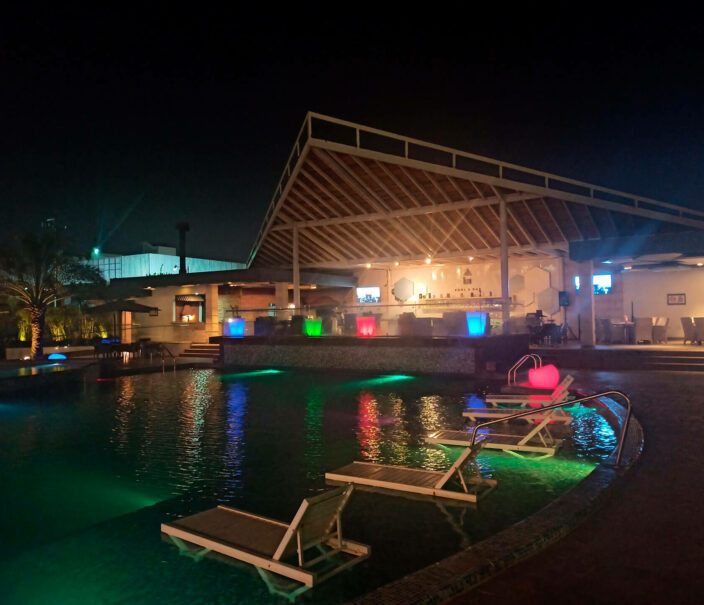 Kai-pool-noche-1